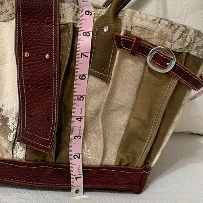 perfect shoppers handbag with large accordion expandability