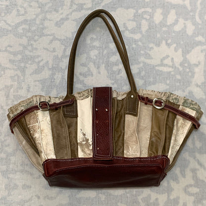 perfect shoppers handbag with large accordion expandability